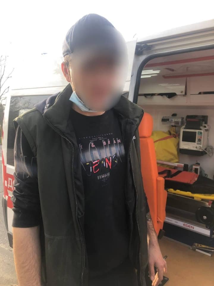 Под Киевом таксист на Skoda Fabia вылетел с дороги в кювет 2