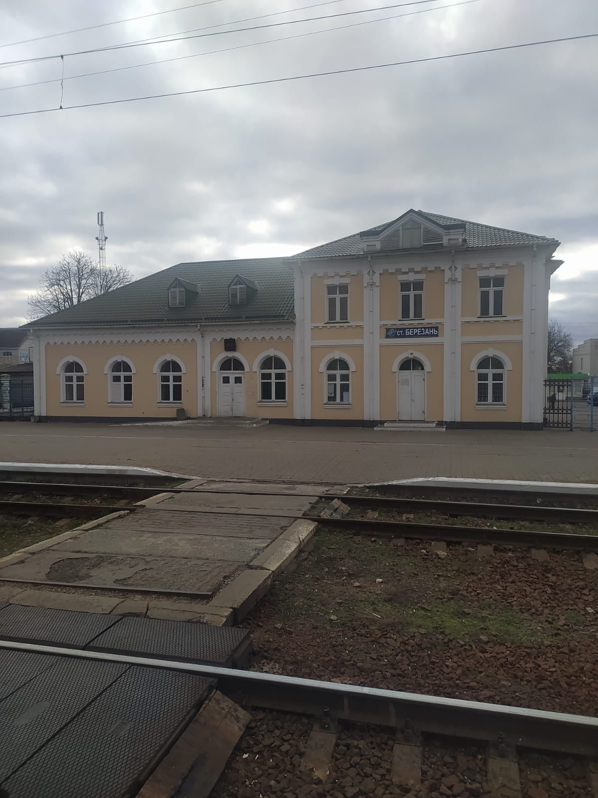 Скоростной поезд "Киев-Харьков" сбил женщину 2