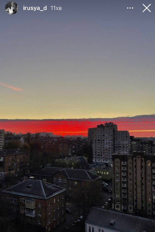 Над Киевом "загорелось" небо: в сети появились фото огненного заката 6