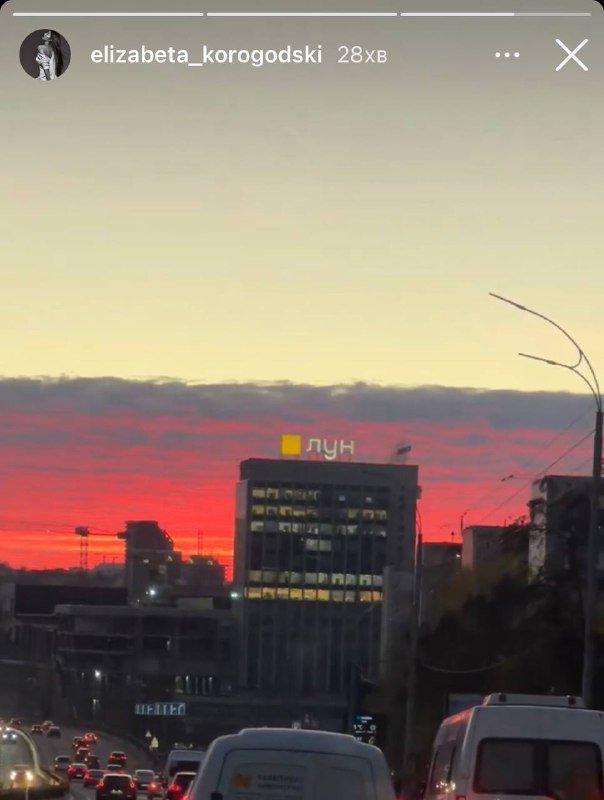 Над Киевом "загорелось" небо: в сети появились фото огненного заката 7