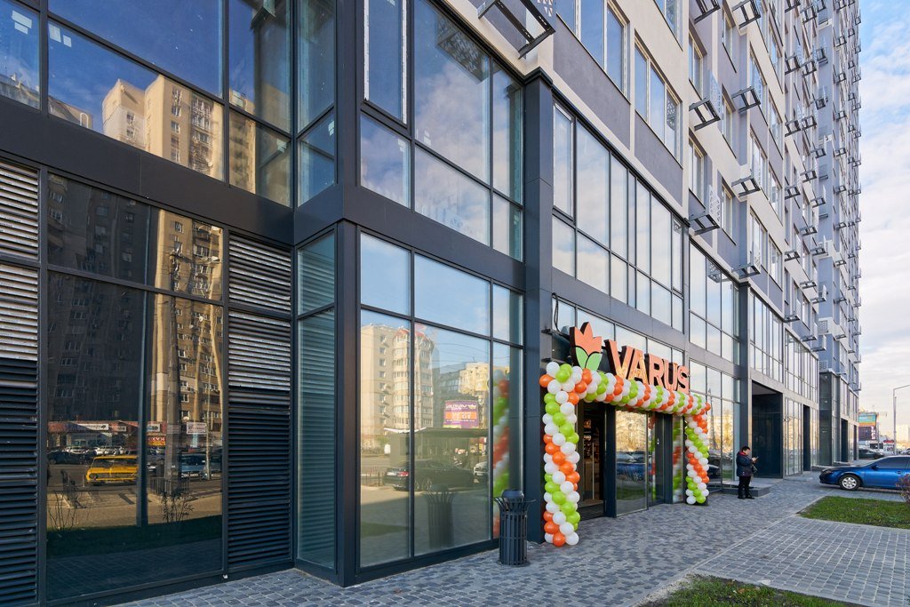 Різномаїжжя рядом с домом: VARUS открыл новый магазин в Киеве 1