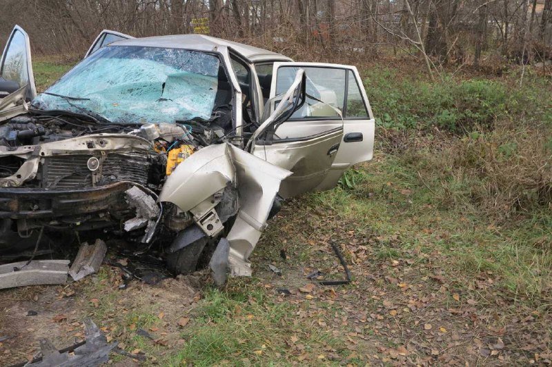 В Киеве Daewoo Nexia влетела в электроопору: водитель погиб на месте 1