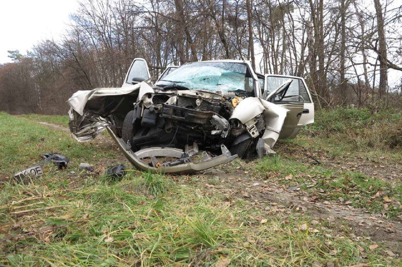 В Киеве Daewoo Nexia влетела в электроопору: водитель погиб на месте 11