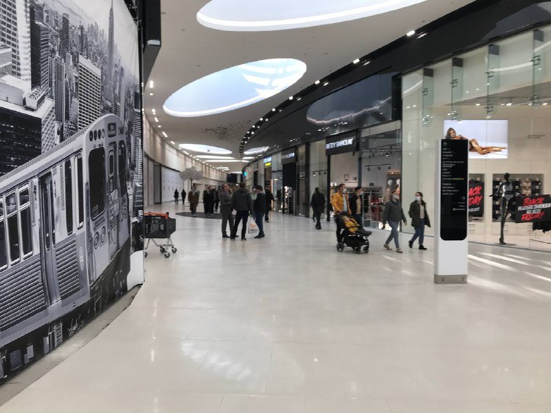 В Киеве открылся ТРЦ Respublika Park: что нужно знать про магазины, фудкорт, парковку и Covid-сертификаты 10