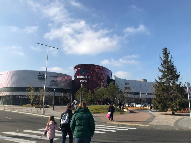 В Киеве открылся ТРЦ Respublika Park: что нужно знать про магазины, фудкорт, парковку и Covid-сертификаты 13