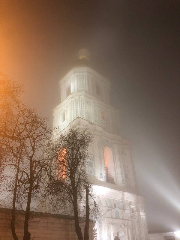 Киев окутал густой туман: как выглядят улицы столицы в белой мгле 1