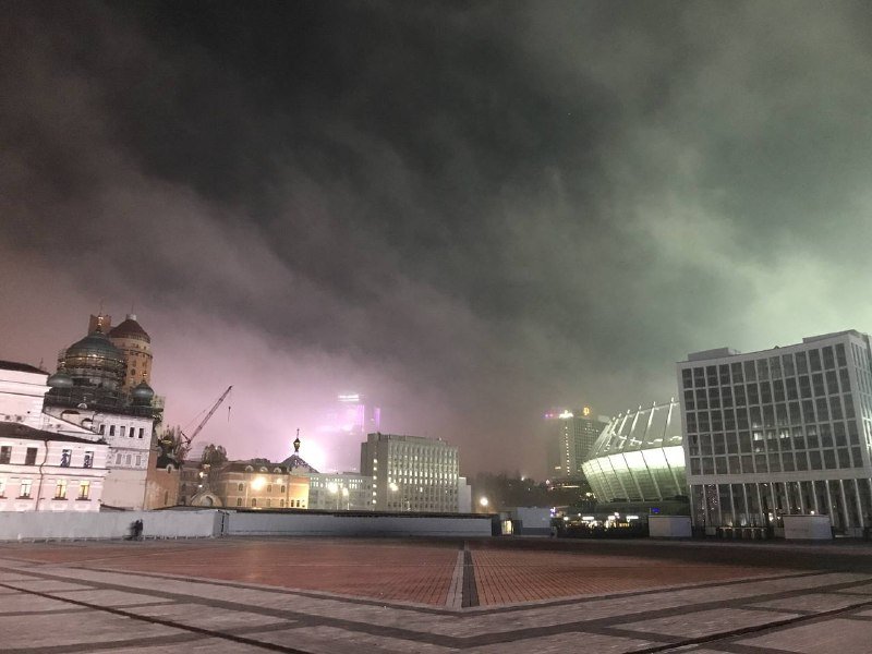 Киев окутал густой туман: как выглядят улицы столицы в белой мгле 2