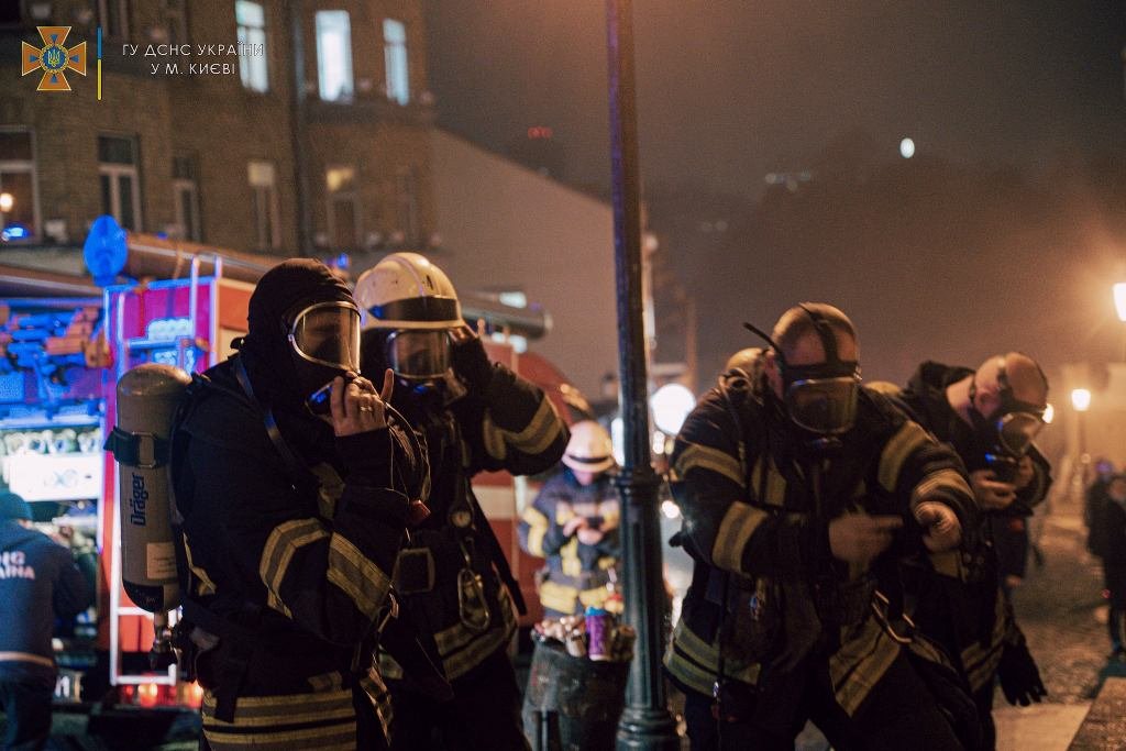 В Киеве на Андреевском спуске горел бар 1