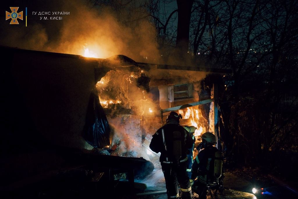 В Киеве на Андреевском спуске горел бар 3
