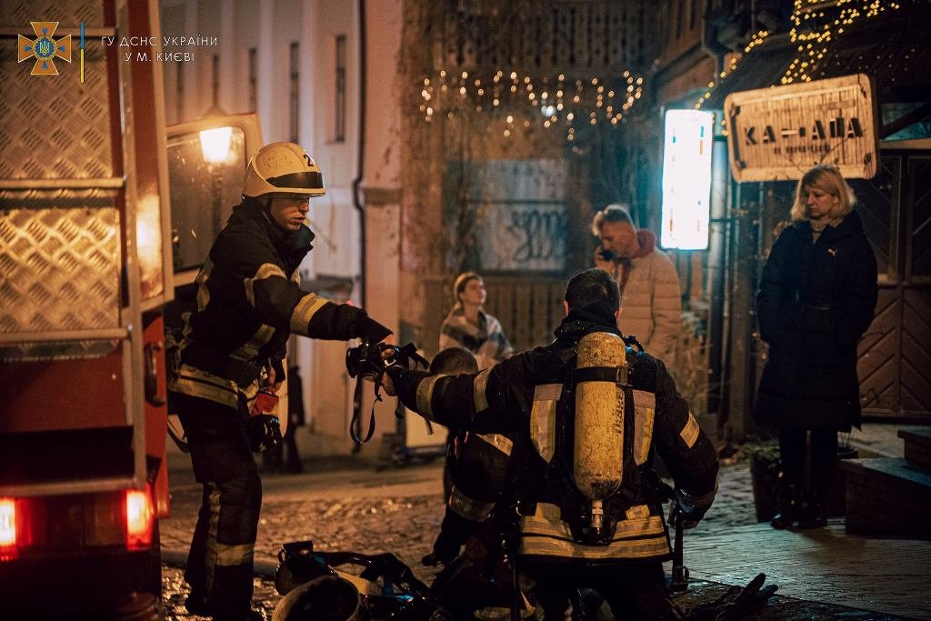 В Киеве на Андреевском спуске горел бар 5