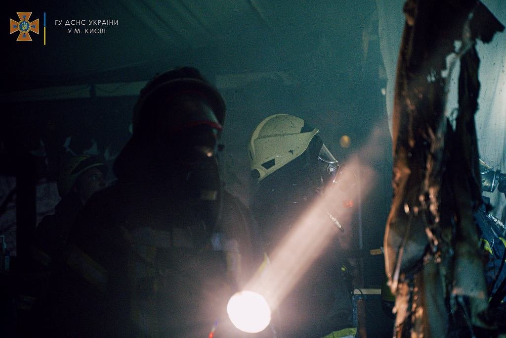 В Киеве на Андреевском спуске горел бар 12