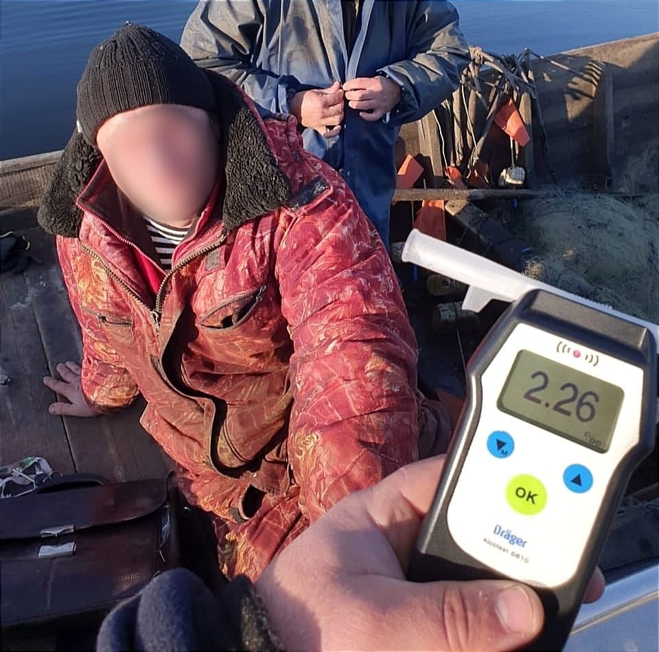 Под Киевом полиция поймала пьяного лодочника 1