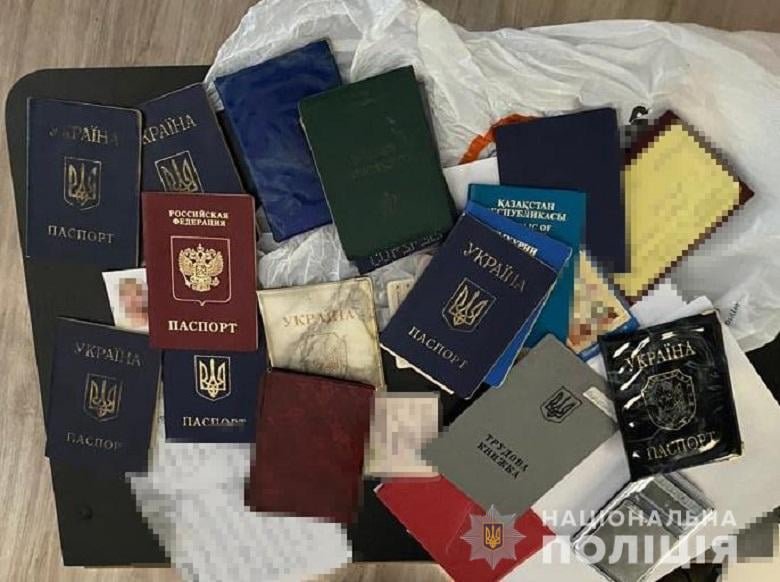 В Киеве бывшие оперативники продавали кокаин и метадон 2