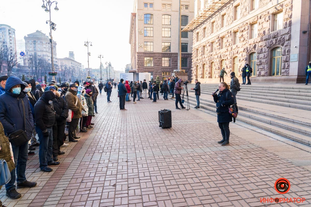 В Киеве под зданием мэрии собрались недовольные поднятием цен на проезд в транспорте 9