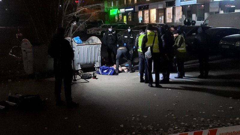 В Киеве бездомный нашел отрезанные ноги человека в мусорном баке 2