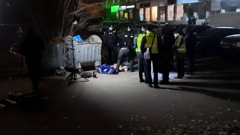 В Киеве бездомный нашел отрезанные ноги человека в мусорном баке 3
