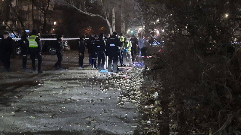 В Киеве бездомный нашел отрезанные ноги человека в мусорном баке 5