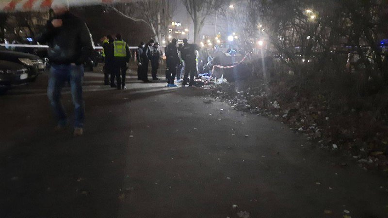 В Киеве бездомный нашел отрезанные ноги человека в мусорном баке 6