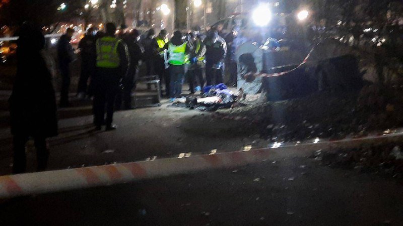 В Киеве бездомный нашел отрезанные ноги человека в мусорном баке 7