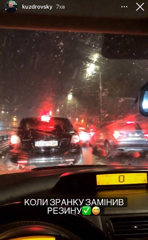 Киев начало засыпать снегом: первые фото и видео с улиц города 15