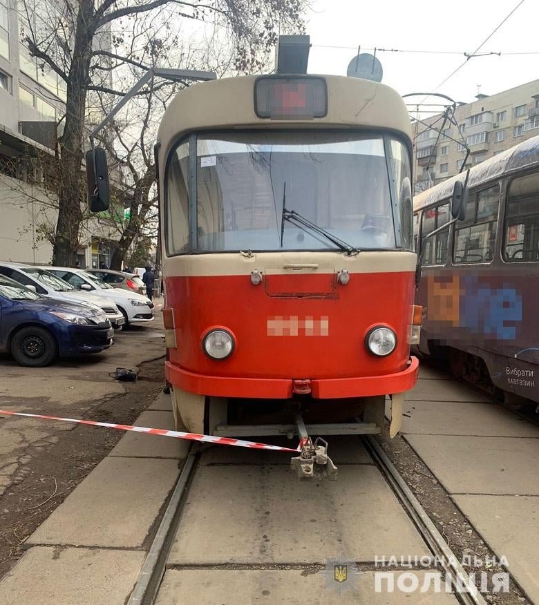 В Киеве под трамваем погибла женщина 1