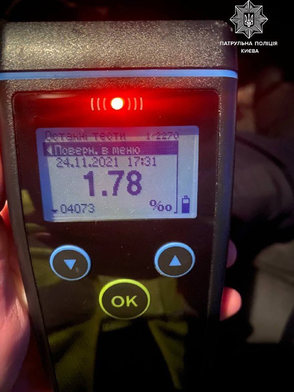 В Киеве на Минском проспекте столкнулись 4 машины: пострадавших увезла скорая 6