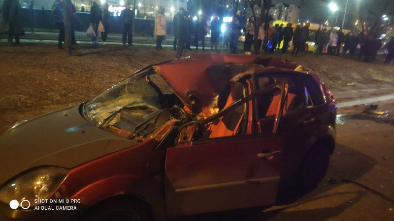 В Киеве на Минском проспекте столкнулись 4 машины: пострадавших увезла скорая 10