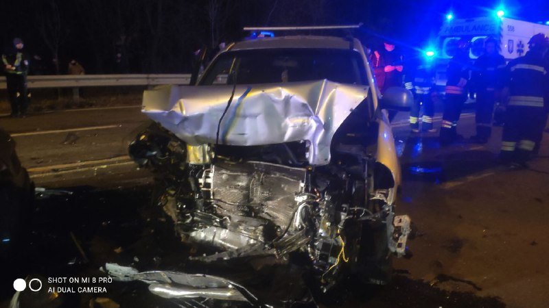 В Киеве на Минском проспекте столкнулись 4 машины: пострадавших увезла скорая 11