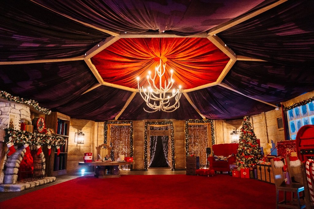 Где искать новогоднее настроение в Киеве: список локаций с шоу, резиденциями Санты, елками и декором 3