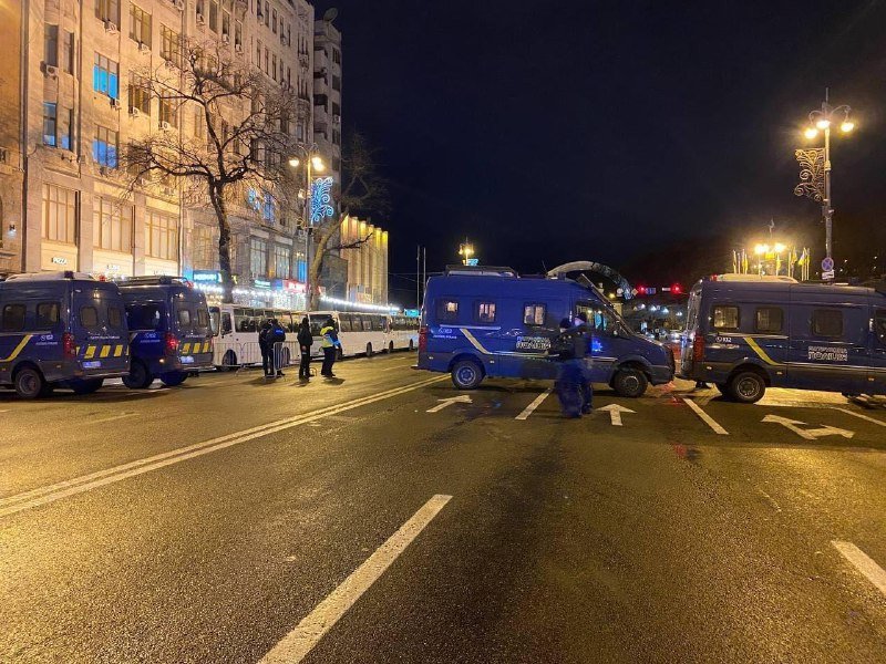 В Киеве перекрыли Крещатик от Европейской площади и стянули силовиков на Майдан 1