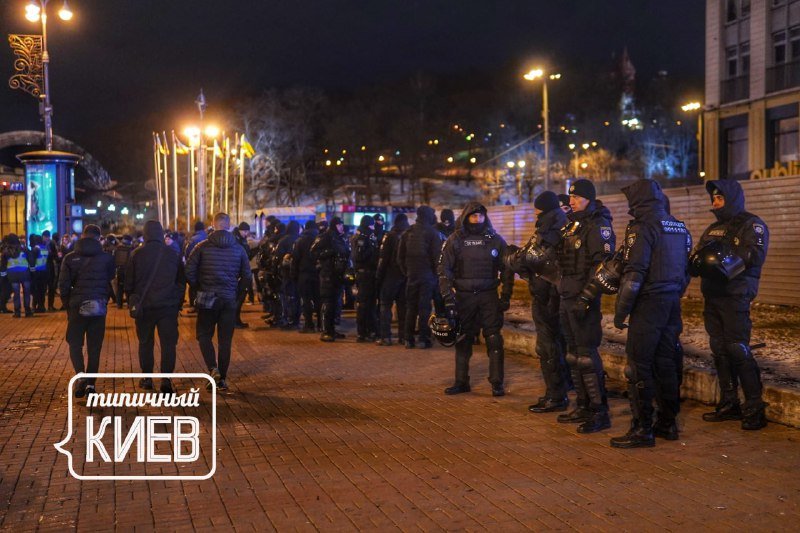 В Киеве перекрыли Крещатик от Европейской площади и стянули силовиков на Майдан 2