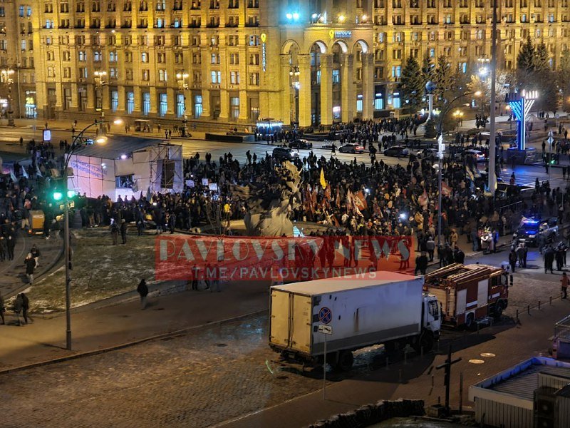 В Киеве перекрыли Крещатик от Европейской площади и стянули силовиков на Майдан 6