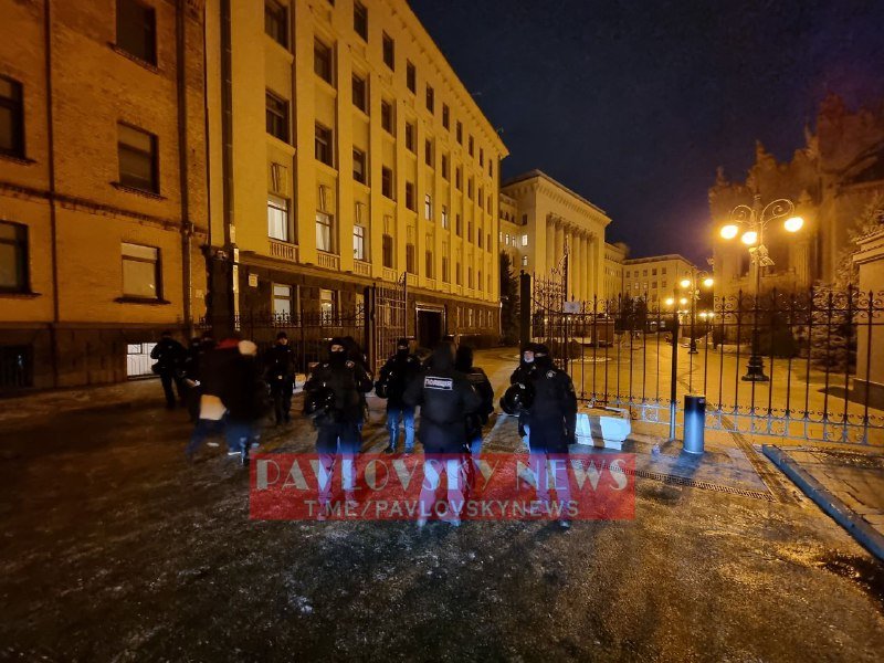 В Киеве перекрыли Крещатик от Европейской площади и стянули силовиков на Майдан 8