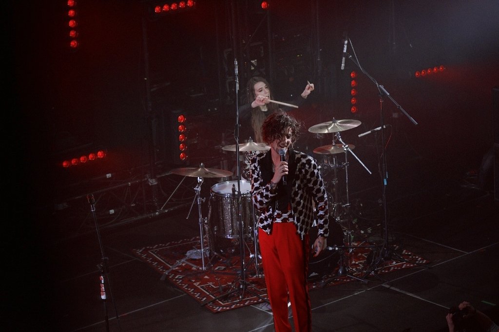 "Девочка Оля", танцы на барной стойке и стендап: как в Киеве прошел первый сольный концерт DANTES 1