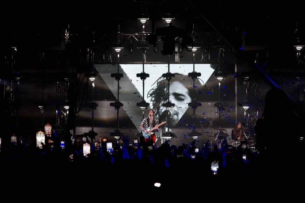 "Девочка Оля", танцы на барной стойке и стендап: как в Киеве прошел первый сольный концерт DANTES 6