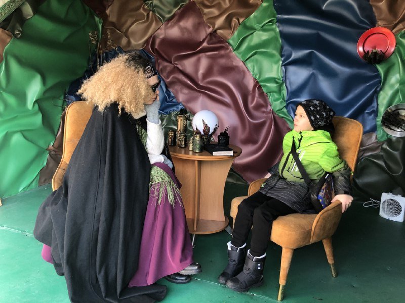 В Киеве открылся Osocor Winter Village: что вас ждет и чем удивит новогодний городок в стиле Гарри Поттера 17