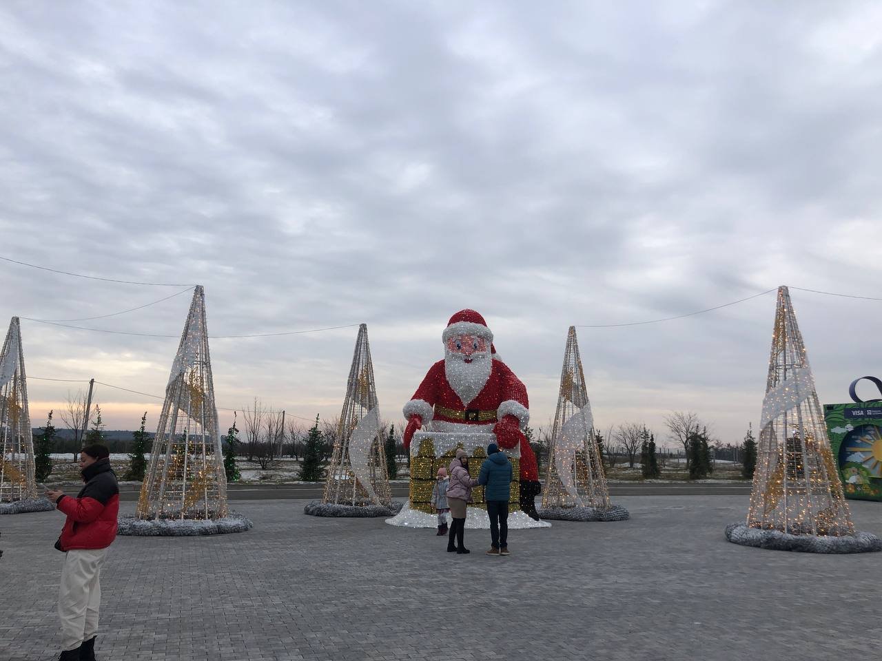 В Добропарке под Киевом открылась новая локация «Зима за городом»: чем удивит и сколько стоит 4