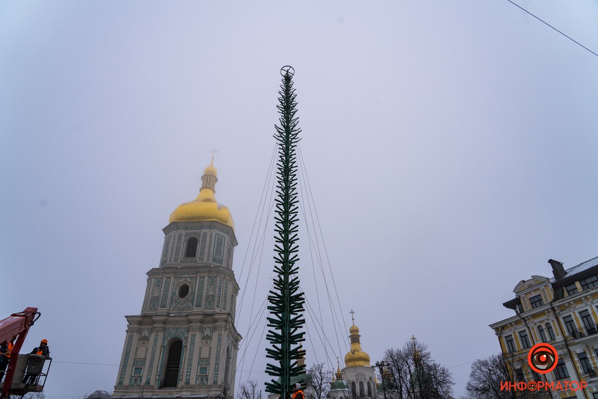 Главный новогодний городок Украины: как сейчас выглядит Софийская площадь в Киеве 5