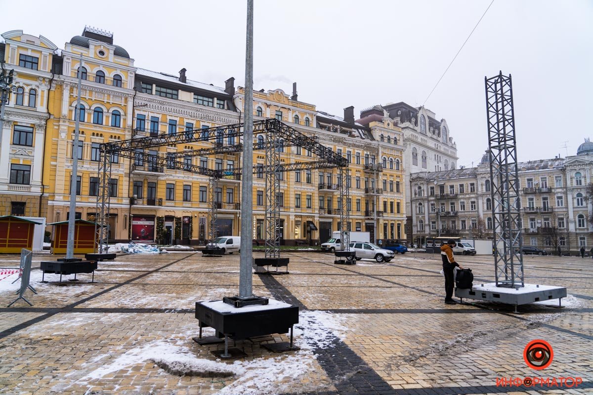 Главный новогодний городок Украины: как сейчас выглядит Софийская площадь в Киеве 7