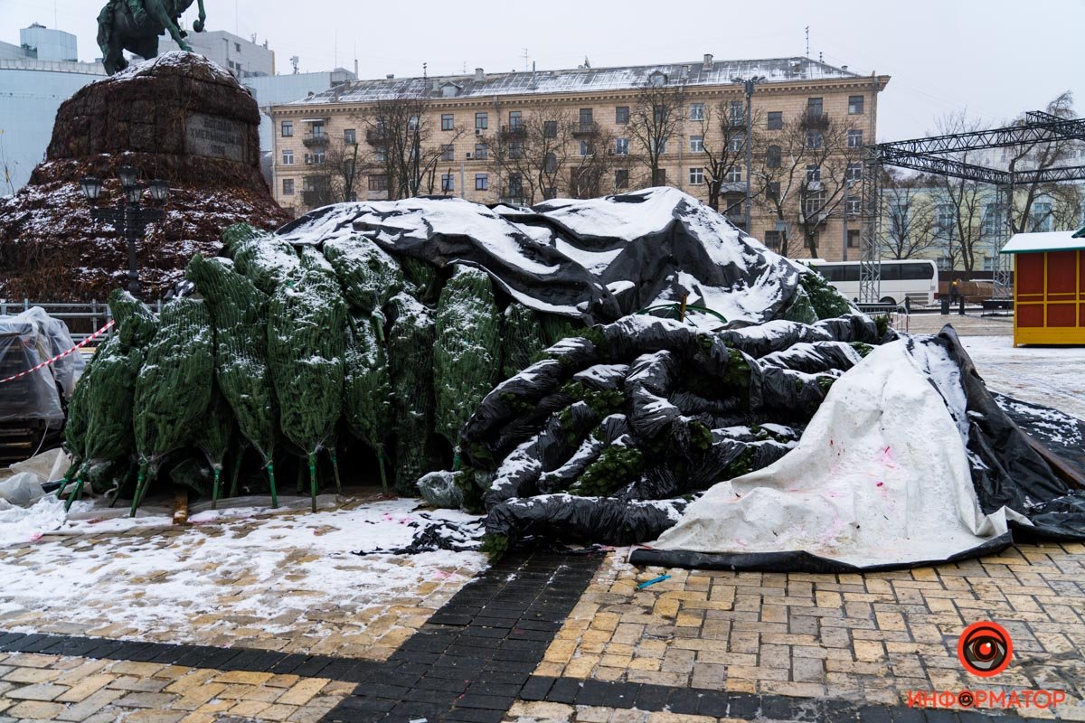 Главный новогодний городок Украины: как сейчас выглядит Софийская площадь в Киеве 9