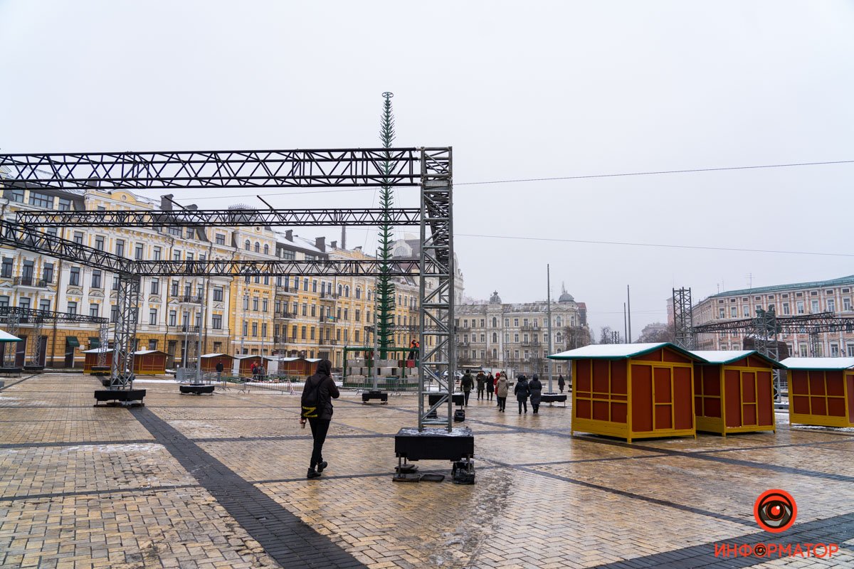 Главный новогодний городок Украины: как сейчас выглядит Софийская площадь в Киеве 17