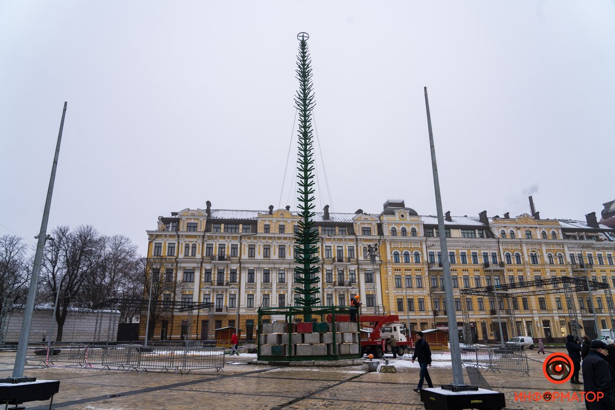 Главный новогодний городок Украины: как сейчас выглядит Софийская площадь в Киеве 19