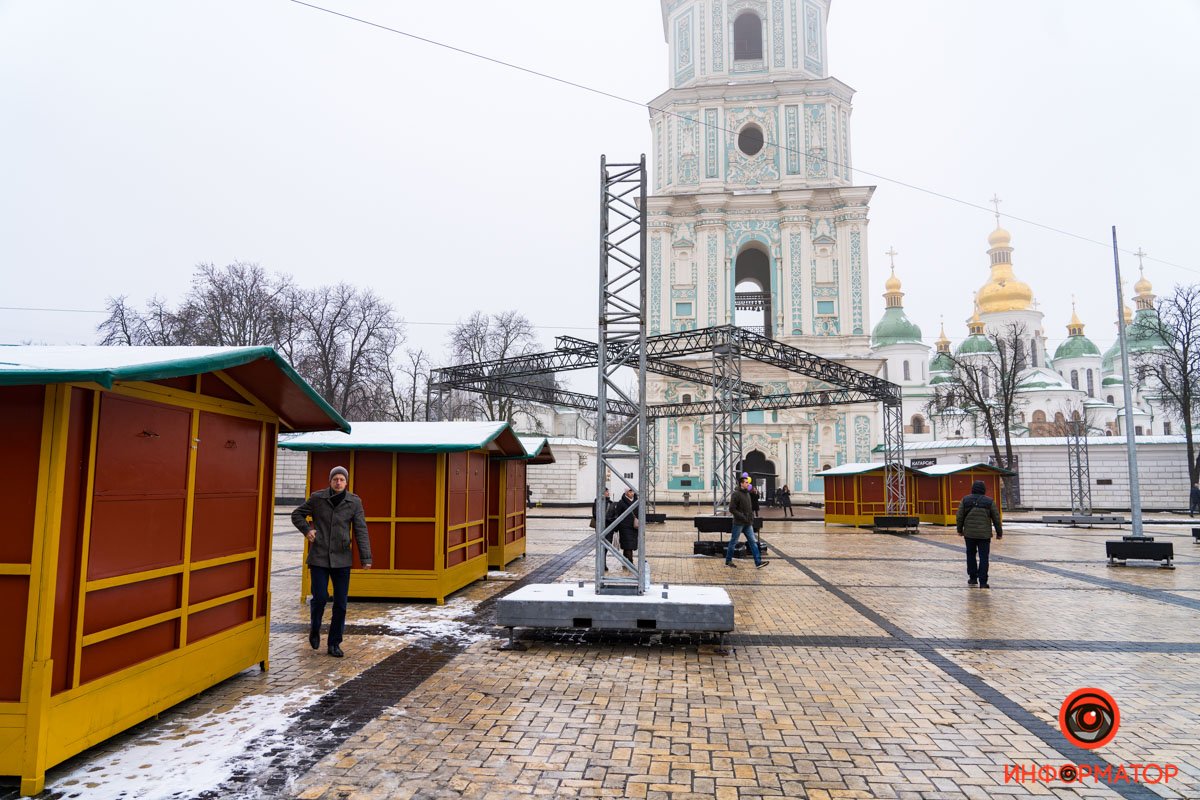 Главный новогодний городок Украины: как сейчас выглядит Софийская площадь в Киеве 20
