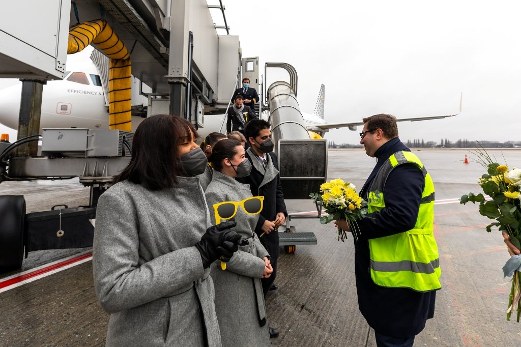 Испанский лоукостер Vueling запустил бюджетные рейсы из Киева в Париж 3