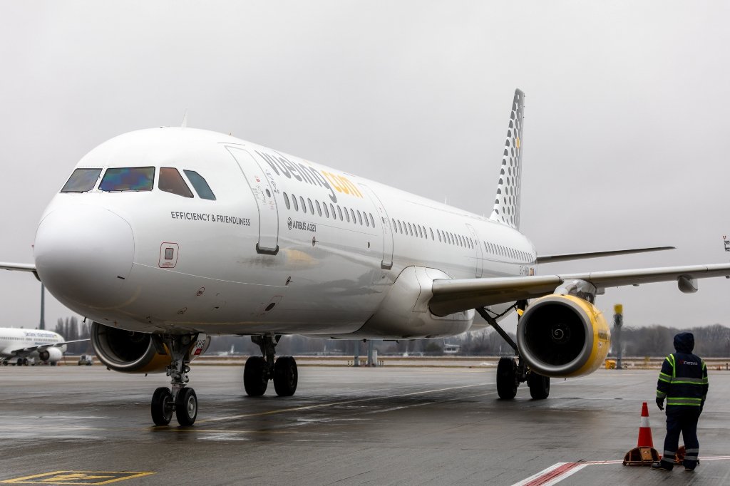 Испанский лоукостер Vueling запустил бюджетные рейсы из Киева в Париж 4
