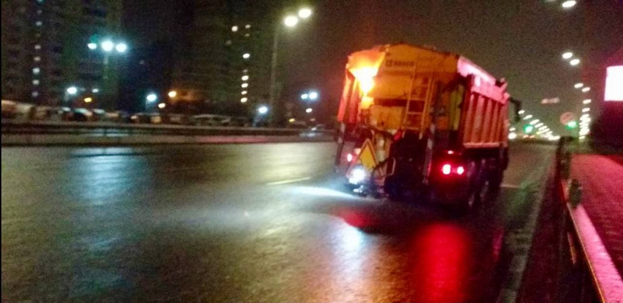 В Киеве из-за непогоды гидрослужбы и спецтехника работают в усиленном режиме 2