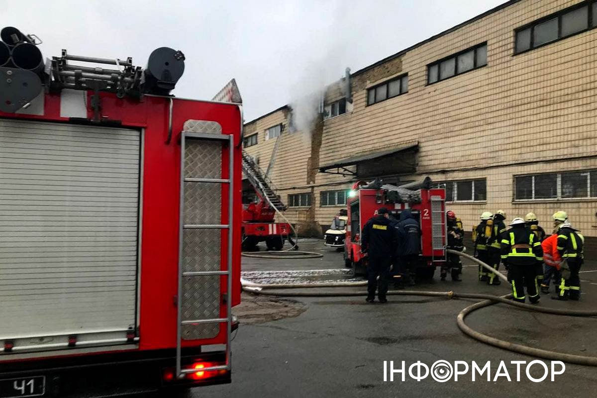Пожар на складе косметики в Киеве: фото и видео с места происшествия 5 Новости про