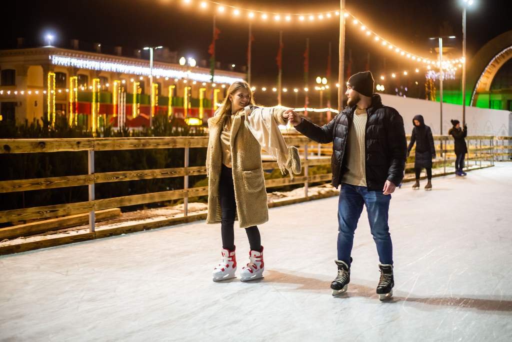 Новогодние ярмарки, катки, резиденции и локации с декором: куда пойти в Киеве в поисках новогоднего настроения 10