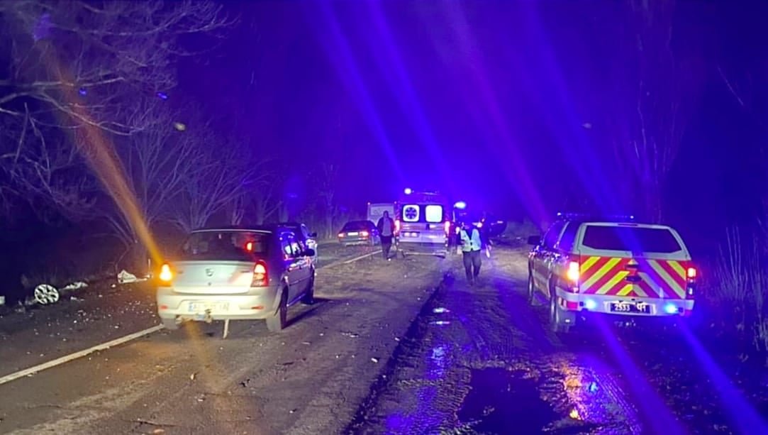 На трассе под Киевом столкнулись два автомобиля Ford: в ДТП пострадали дети 1