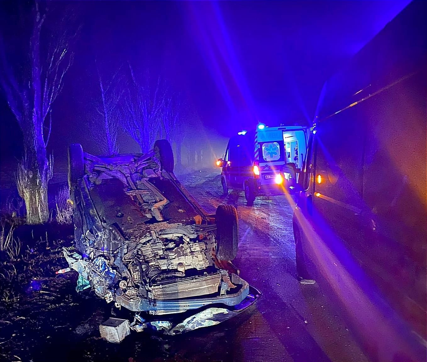 На трассе под Киевом столкнулись два автомобиля Ford: в ДТП пострадали дети 3